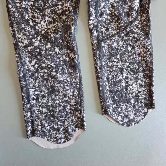 all in motion Girl's Active High Rise Capri Style Leggings Sz Large 10/12 Black - Picture 4 of 4